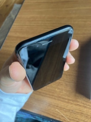取引中iPhoneSE二世代　美品　箱付き充電コード純正新品