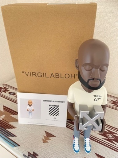 Virgil Abloh フィギュア Off White