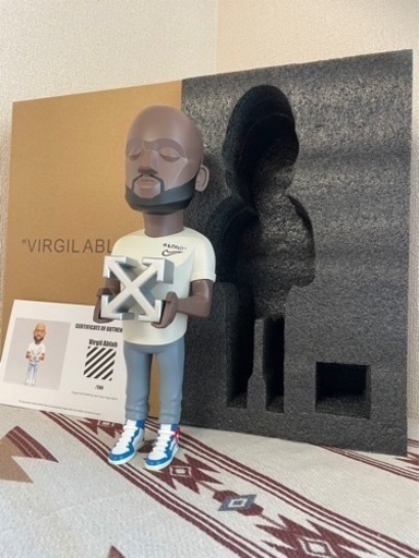 Virgil Abloh フィギュア Off White
