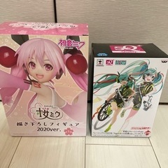 【値下げしました】初音ミク　フィギュア　桜ミク2020 レーシングミク2016の画像