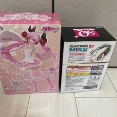 【値下げしました】初音ミク　フィギュア　桜ミク2020 レーシングミク2016の画像