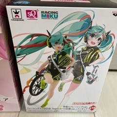 【値下げしました】初音ミク　フィギュア　桜ミク2020 レーシングミク2016の画像
