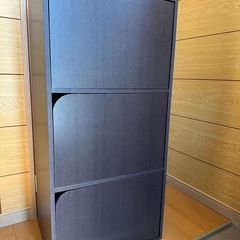 収納家具　引き戸付棚　　