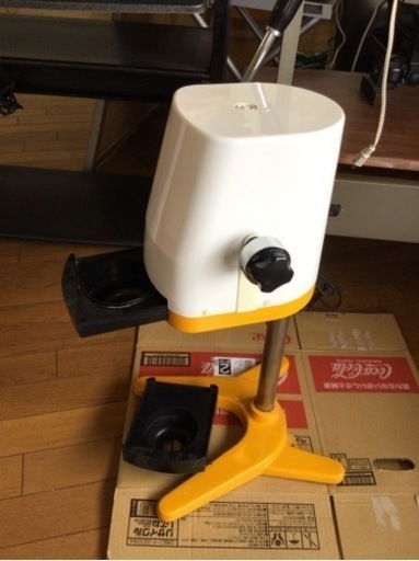 メイラクのパックアイスを搾り出す手動機械