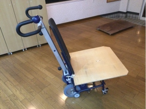 電動階段昇降台車　階段で荷物運搬につかいました。（1号機）