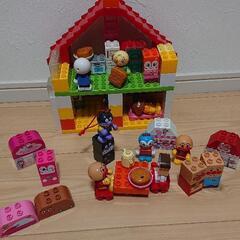 アンパンマン おおきなパン工場とすてきなおうちブロックバケツ