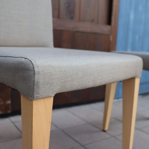 ACTUS(アクタス)の北欧デンマークのKvadrat(クヴァドラ)社の生地を使用したビーチ材 ダイニングチェアー2脚セットです。スッ