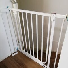 受け渡し予定者決定済　ベビーゲート　日本育児