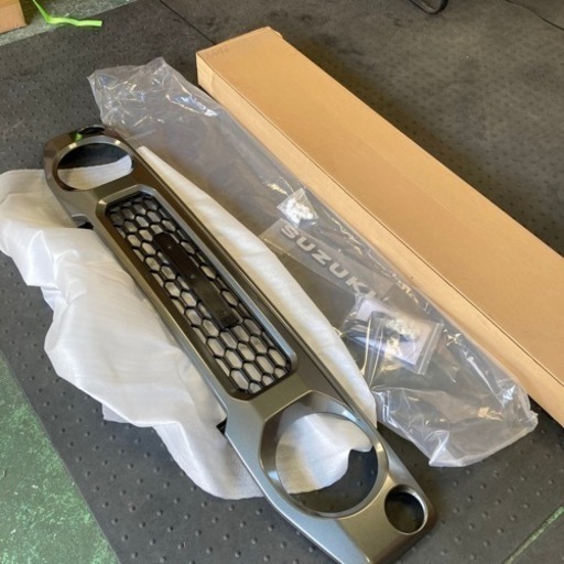 ジムニー　フロントグリル