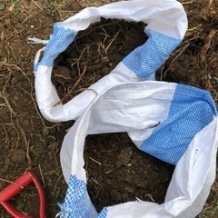 庭の残土あげます　土嚢に60袋程度あります