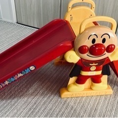 アンパンマン滑り台（割れあり