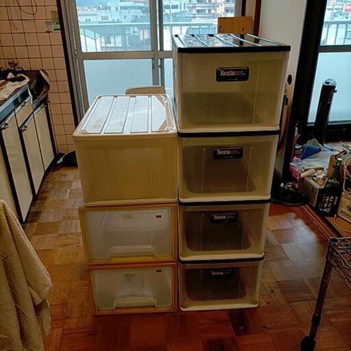 プラスチック押入引き出し7つ