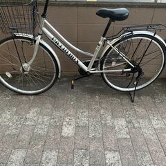 リサイクルショップどりーむ荒田店　No661 エコNo15994X 自転車　２６インチ　ママチャリ　ギア切り替え付き♪　LEDオートライト付き♪　安定のシルバーカラー♪