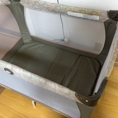 GRACO  ベビーベット　ベビーサークル　ベビー布団付きの画像