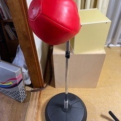 パ　パンチングマシーン