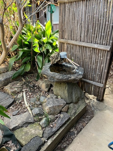 庭の置物「手水鉢」