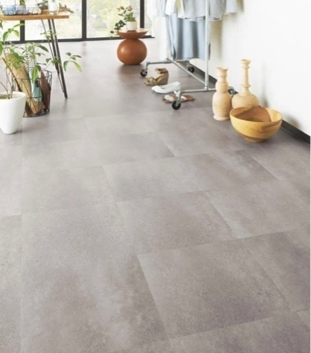 フロアタイル　約13畳分