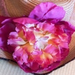 【未使用に近い】HAWAIIで購入♡世界で一つだけの大きなお花の麦わら帽子♡女優帽子の画像