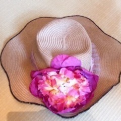【未使用に近い】HAWAIIで購入♡世界で一つだけの大きなお花の麦わら帽子♡女優帽子の画像