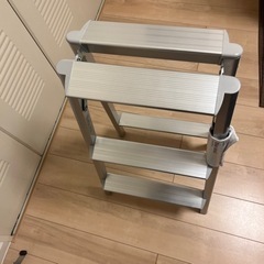 確定しました3 段脚立差し上げます。の画像