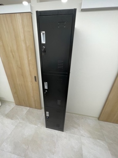 ロッカー　３人用　使用一年