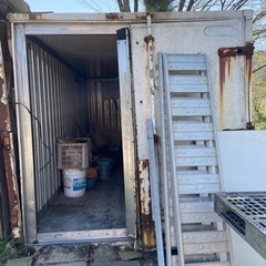 古いコンテナの画像