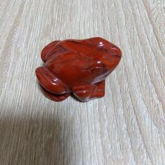 レッドジャスパーの丸玉と蛙の形の置き石の画像