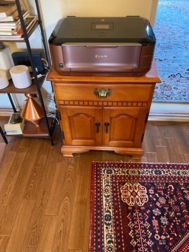 ダニエル家具 ナイトテーブル