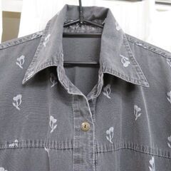 ★チェリー柄★ライトグレー★生地しっかり上品シャツ♪