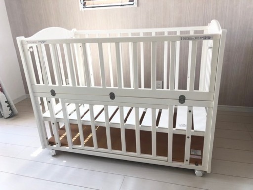 ベビーベッド　combi   【引き取り希望】