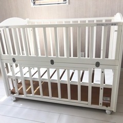 ベビーベッド　combi   【引き取り希望】