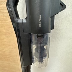 【引取】アイリスオーヤマ 充電式サイクロンスティック掃除機　2022年製の画像