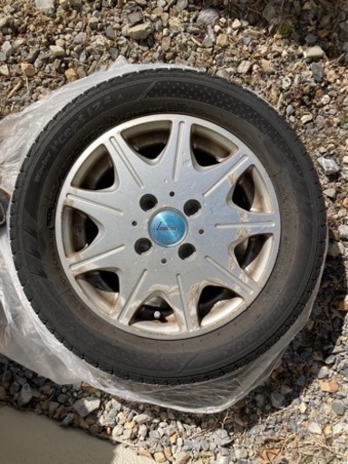軽自動車スタッドレスタイヤ4つセット　ホイール付き