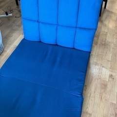 購入後半年未満　1人掛けローソファーベッド×2セットの画像