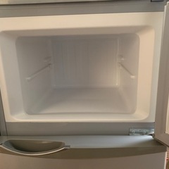 1人用　冷凍冷蔵庫　グレー　シャープの画像