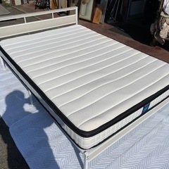 ニトリダブルベッドポケットコイルマットレス付き/美品/数ヶ月のみ...