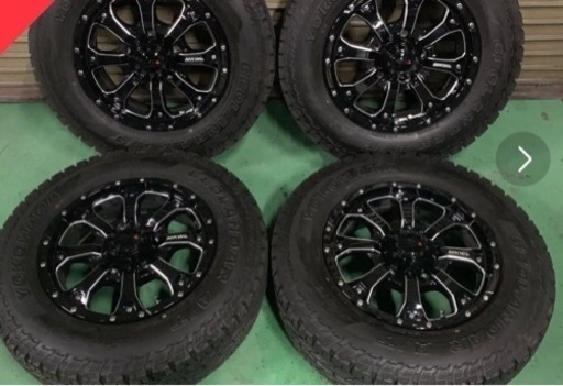 ジムニー JB64にて走行24000キロ以下！  タイヤのみ４本です2018年11月購入タイヤはヨコハマのジオランダーA/T185/85R16   購入当時8万円ほどで購入しました。 半値とまでは行きませんが、お安くお譲りしますので、 是非ともご検討ください。  タイヤ溝も画像にありますように6部山以上残ってい