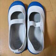 お話中です！子供シューズ23.5センチ