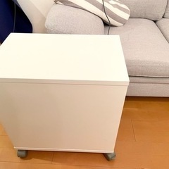 IKEA ベッドテーブル