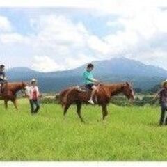 高千穂牧場内での乗馬コーナーでアルバイトの画像