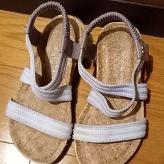 【もうすぐ処分】【値下げ】☆こども靴☆a.v.vサンダル☆※傷みあり
