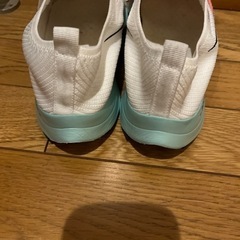 お洒落で歩きやすいスニーカーと黒ブーツです。新品に近い状態です！の画像