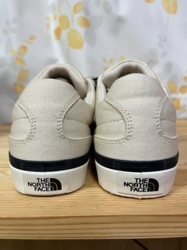 思い切って値下げします！！　新品未使用THA NORTH FACE キャンバススニーカー25㎝