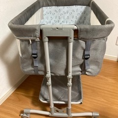 ベビーベッド、ベビーワゴンの画像