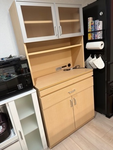 引き取り限定 食器棚 超美品 スライド作業台 1500wコンセント付き