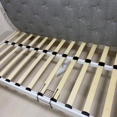 セミダブルベッドフレームの画像