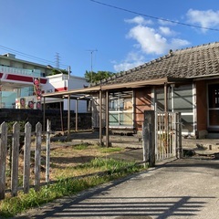 うるま市豊原にある琉球古民家風平屋戸建て物件　敷地100坪〜200坪　生活便利な場所です。　家賃100000円　ご自身でリフォーム可能な香谷お貸し出しします。 - うるま市
