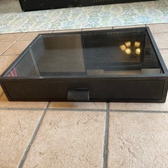 ガラス×木製のオシャレ収納ケースの画像