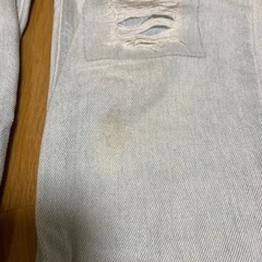 レディース　ダメージジーンズの画像