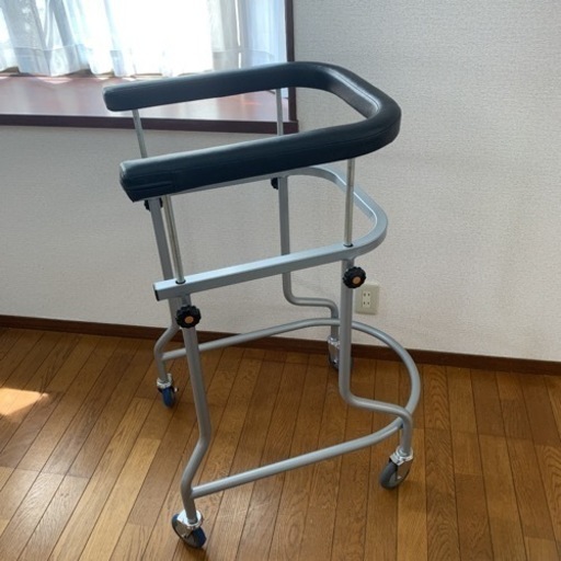 介護　歩行器　歩行補助器　高さ調整